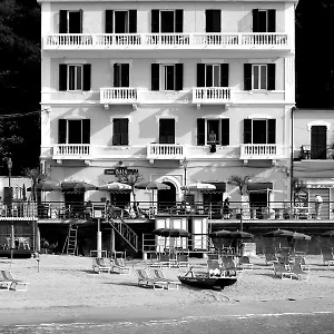 Baia 3*, Monterosso al Mare Italien
